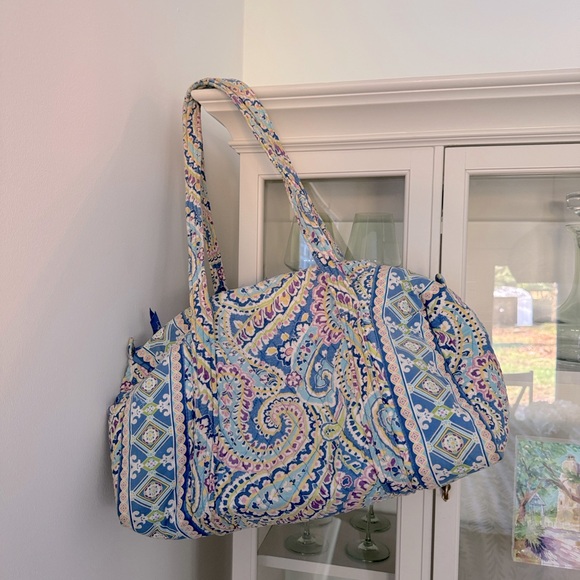 Lightly used, small Vera Bradley travel bag - Picture 1 of 3